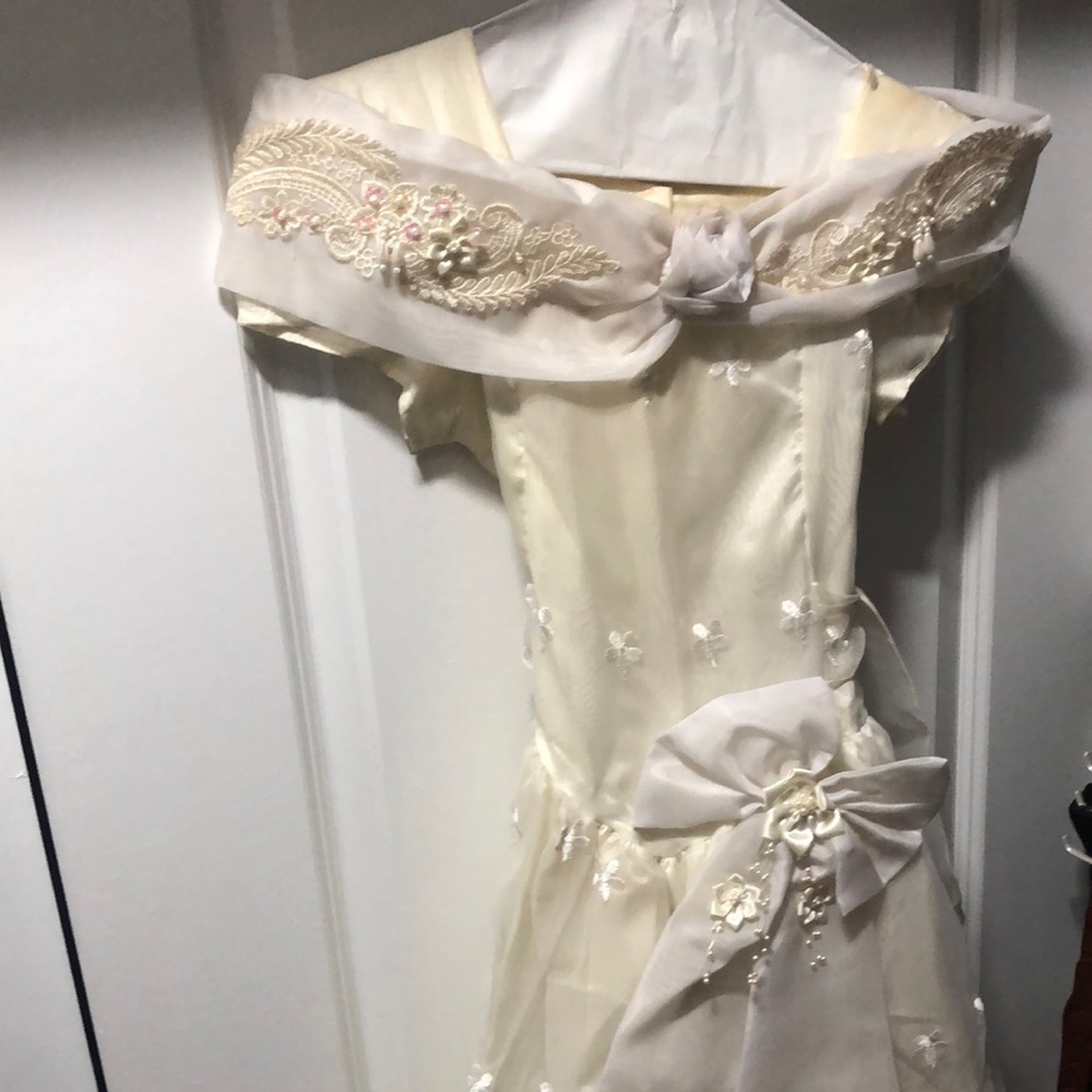 Vintage ‼️Ivory flower lace Beaded boatneck Formal dress 🚨